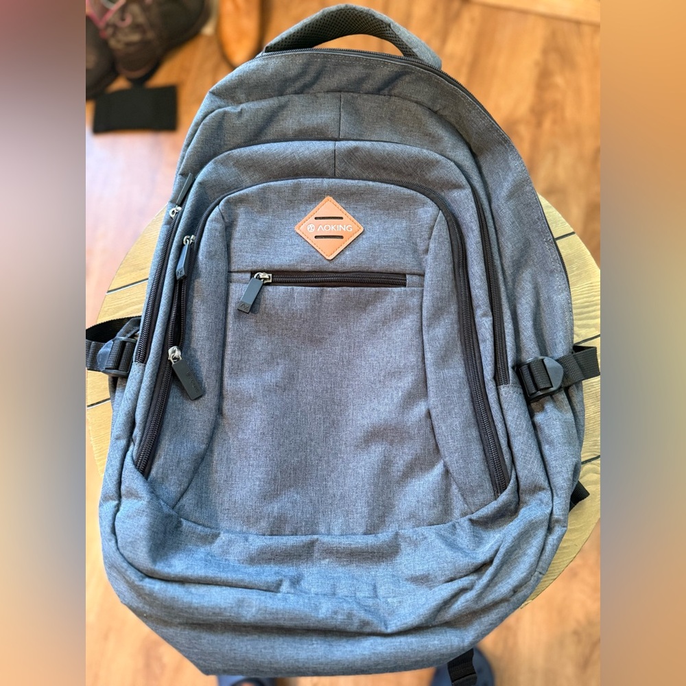 Aioking European brand backpack-EUC.